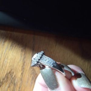 🌺BRAND NEW AUTHENTIC DIAMOND/OPAL RING🌺